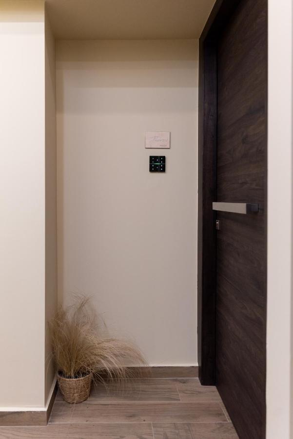 Theros By Agora Luxury Apartments In The Heart Of Heraklion Dış mekan fotoğraf